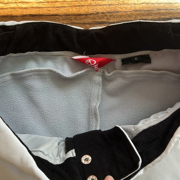 Marker Women’s fleece lined ski pants. Size 6. - Picture 4 of 9